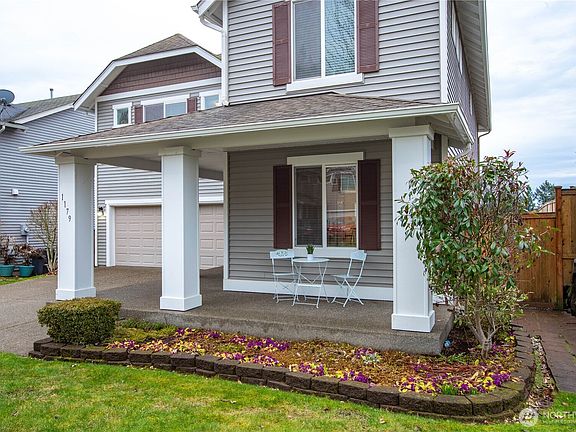 3rd image of 1179 Swan Loop