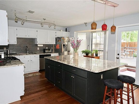 3rd image of 1541 Yaggi Dr