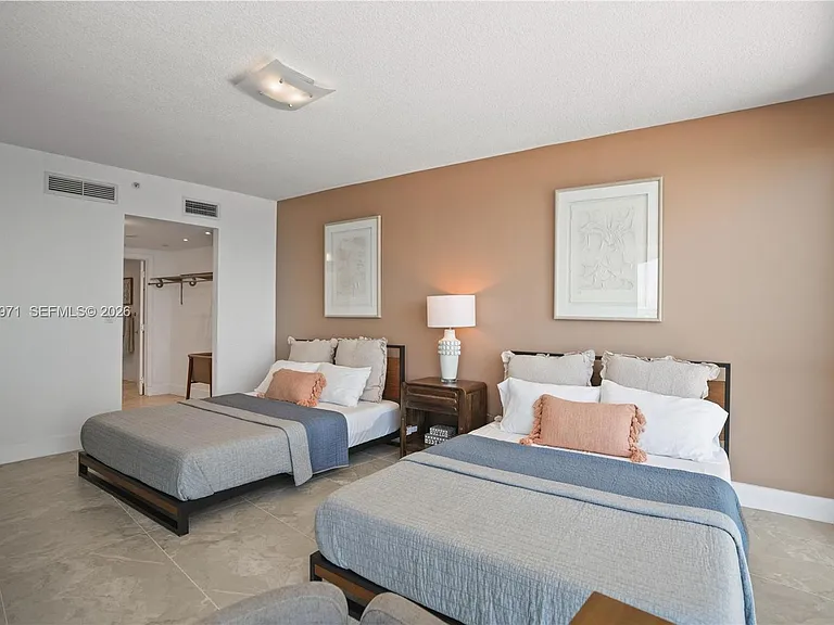 1750 N Bayshore Dr #1401 — Photo 8