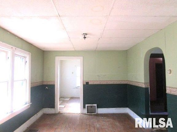4th image of 2119 N Bourland Ave