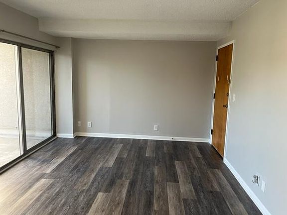 5th image of 900 19th Ave S APT 402