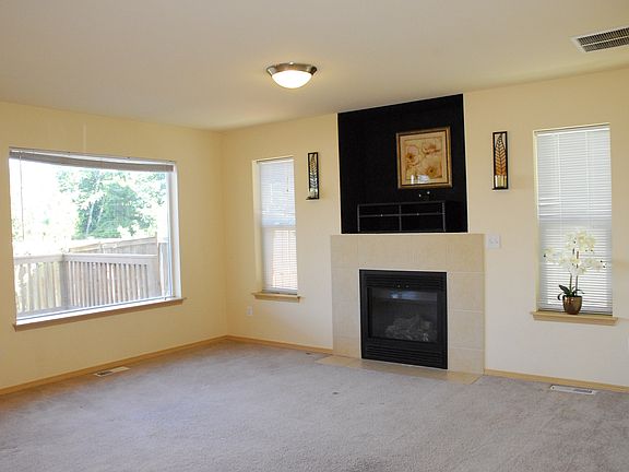 3rd image of 7646 Trica Ave NE
