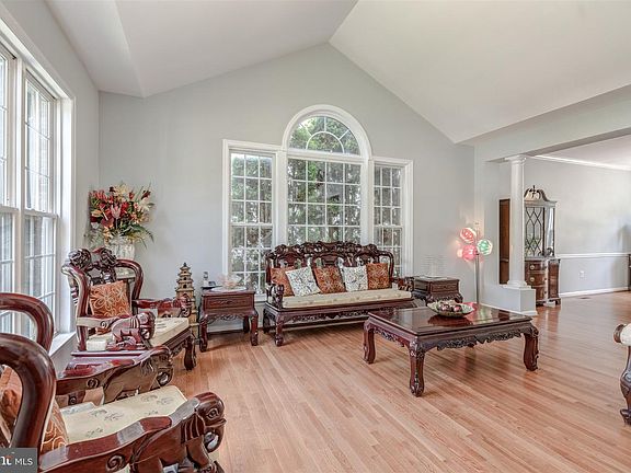 4th image of 5801 Valley View Dr
