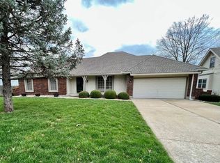 516 NE Country Club Dr, Blue Springs, MO 64014
