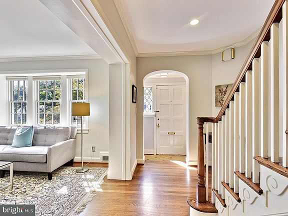 3rd image of 3527 Woodbine St