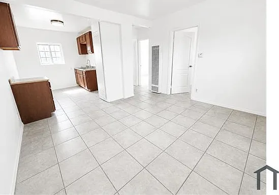 2 bed, 550 sqft, $2,500 — Photo 2