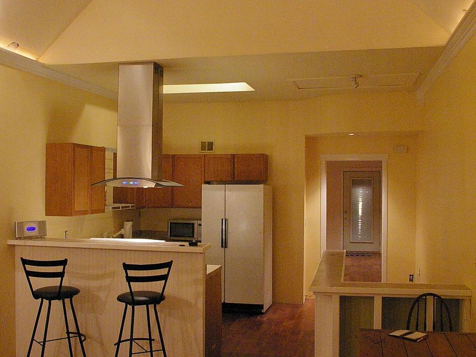 1st image of 549 Lowell Ave