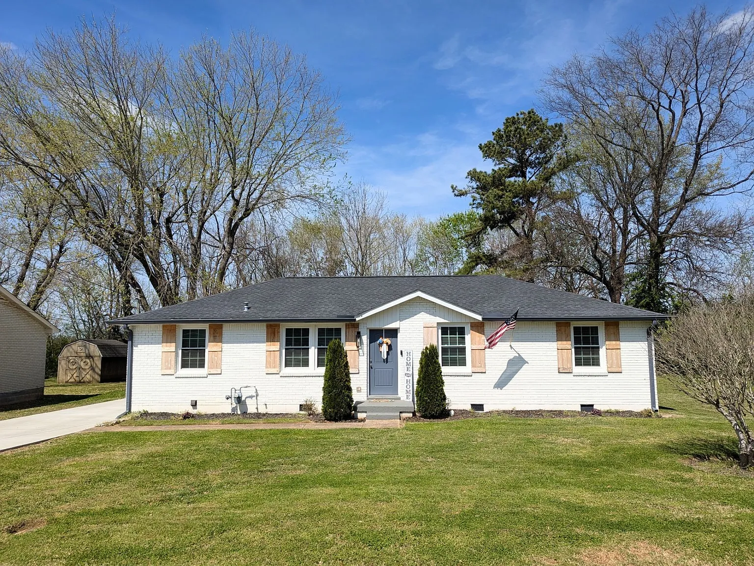 3 bed, 1300 sqft, $1,850 — Photo 1
