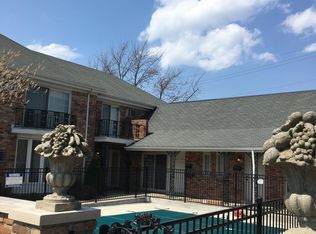 2334 W Forteen Mile Rd, Royal Oak, MI 48073