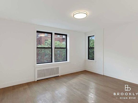 4th image of 11 Crooke Ave APT 1F