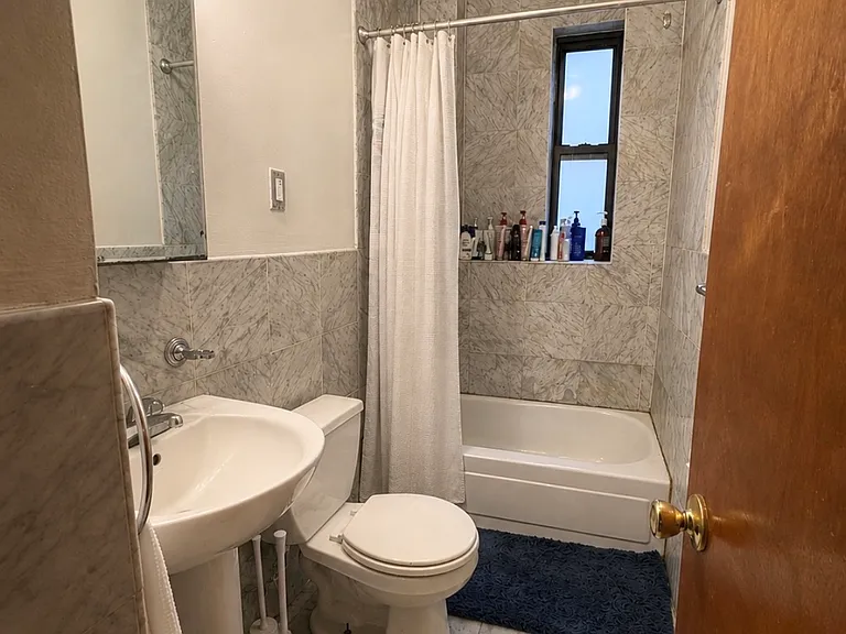 235 E 50th St #35 — Photo 6