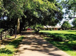 9137 Woolmarket Rd, Biloxi, MS 39532