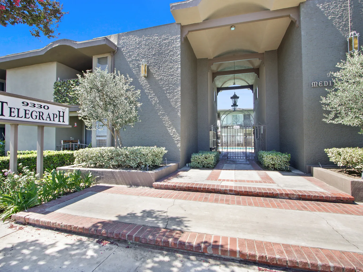 Regency Villas — Photo 2