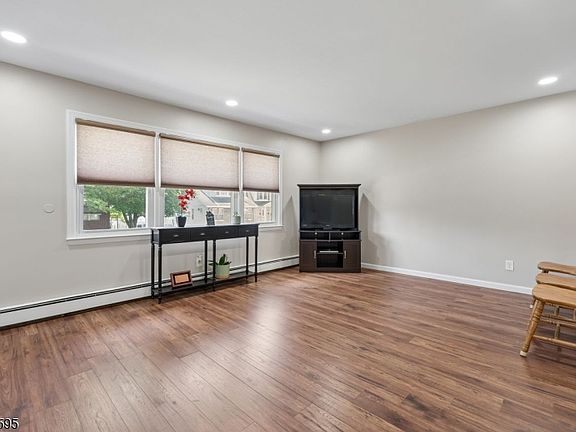 3rd image of 38 Rossiter Ave
