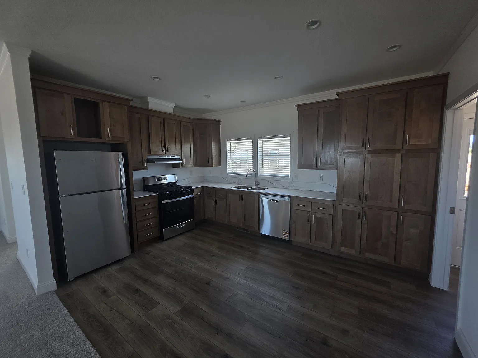 2 bed, 945 sqft, $1,600 — Photo 3