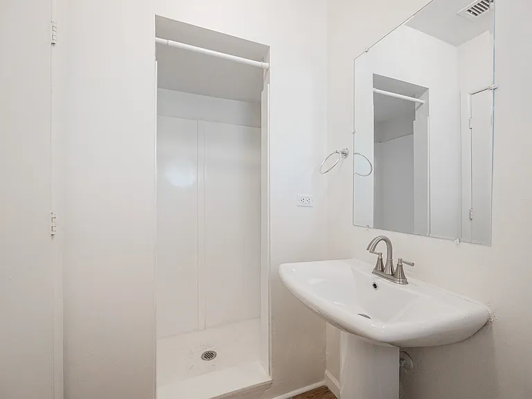 1505 E Harvard St — Photo 14