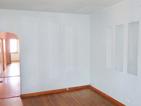 3rd image of 5020 W 31st St