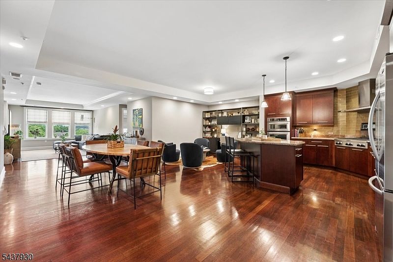 1st image of 40 W Park Pl #513