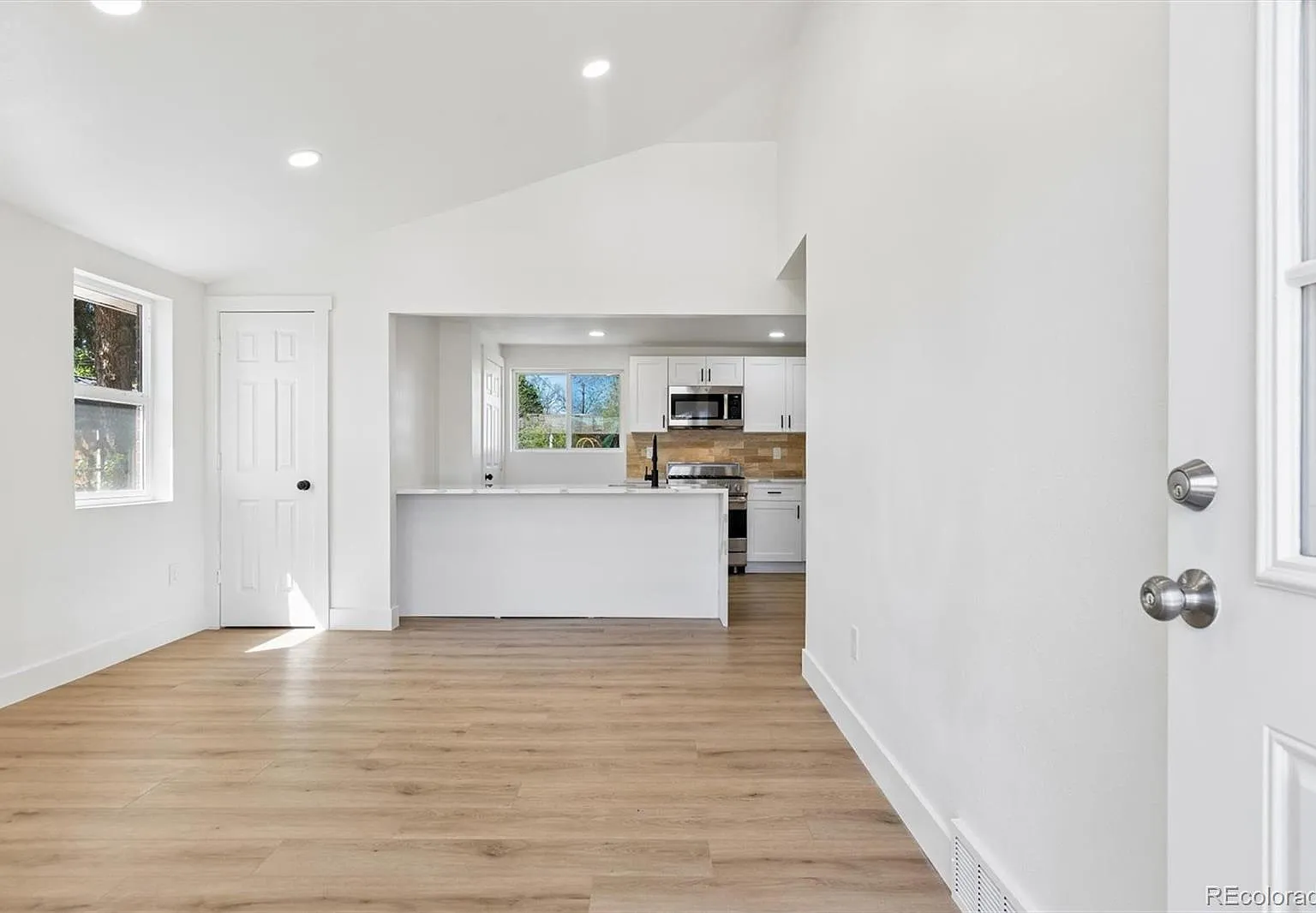 5 bed, 3.0 bath, 1858 sqft, $4,950 — Photo 2