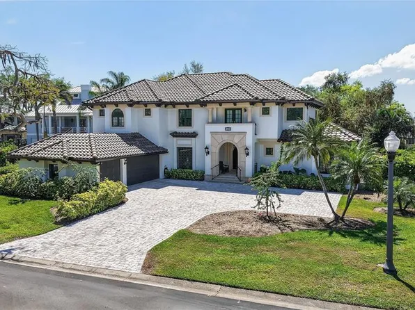 1100 Tortuga Cir NE, Saint Petersburg, FL 33702