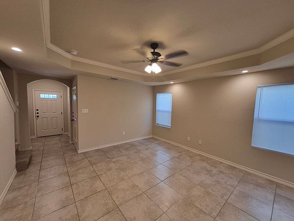3rd image of 6870 Lakeview Dr #101