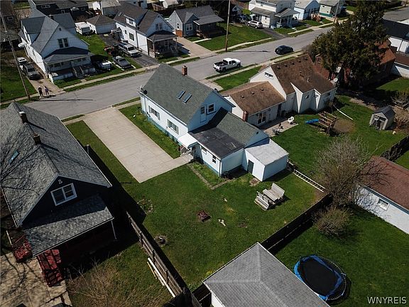 4th image of 157 Roland St