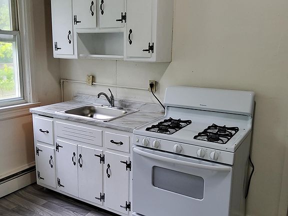 5th image of 43 Hillside Ave APT 2