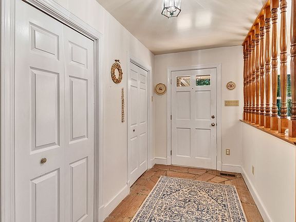 5th image of 355 Riverview Dr