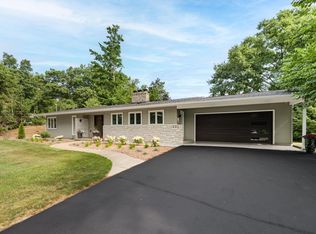121 S Lake Doster Dr, Plainwell, MI 49080