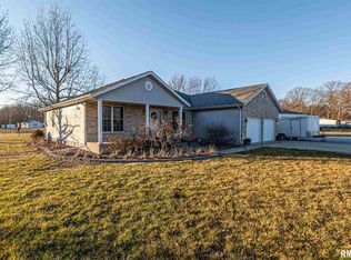 685 S County Highway 13, Bonnie, IL 62816