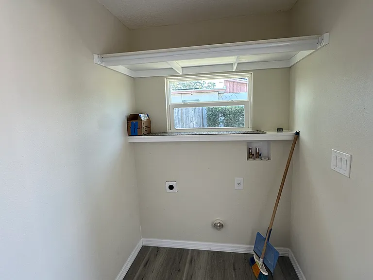102 Herring St — Photo 14