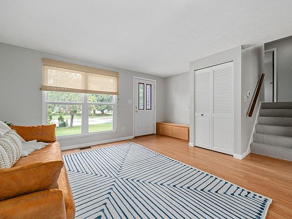 5th image of 19 Lynette Dr