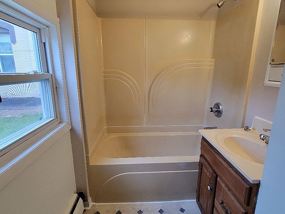 4th image of 716 Lincoln Ave