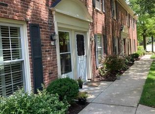 90 Menlo Park Dr, Akron, OH 44313