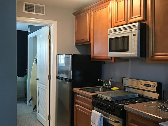5th image of 7100 Seaview Ave #105