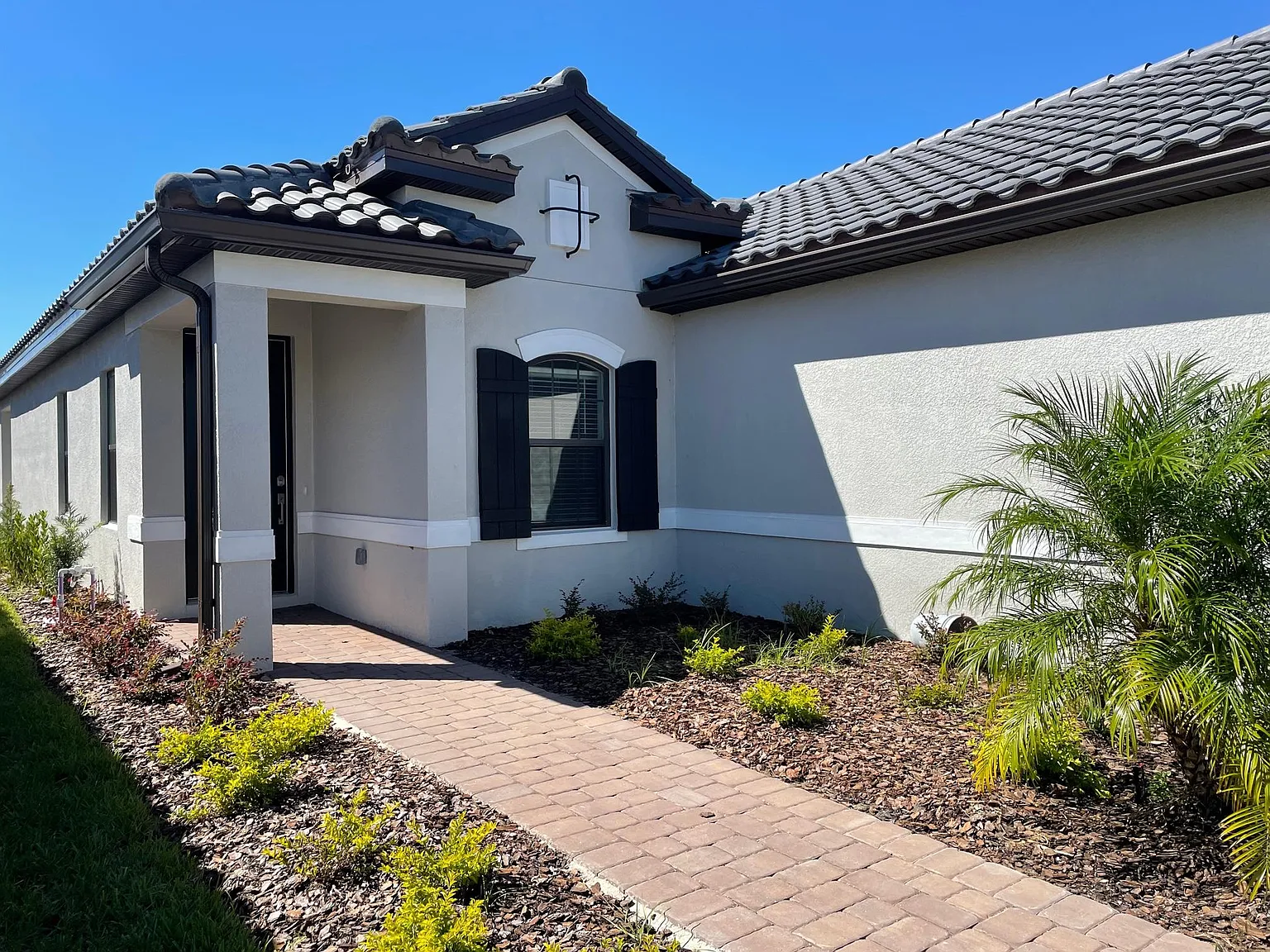3 bed, 2.5 bath, 1829 sqft, $3,000 — Photo 2
