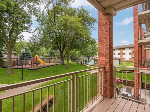 Parkwood Pointe Apartments