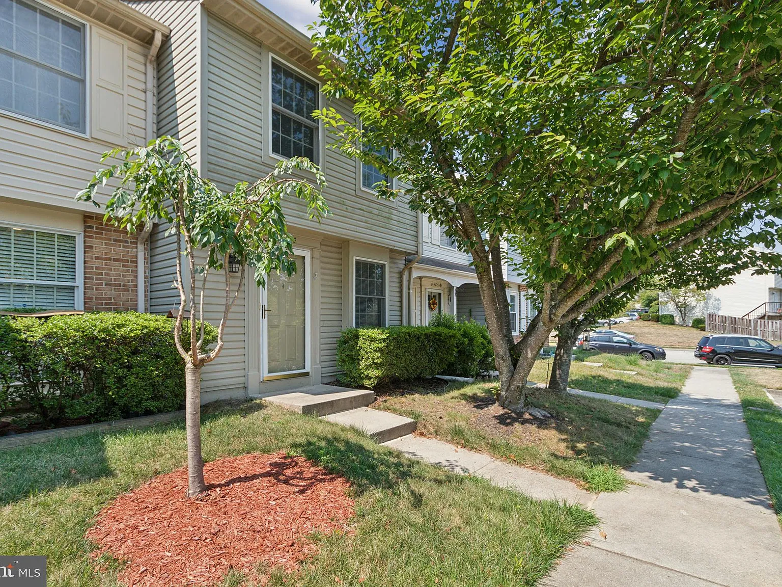 2 bed, 1.5 bath, 945 sqft, $2,500 — Photo 2