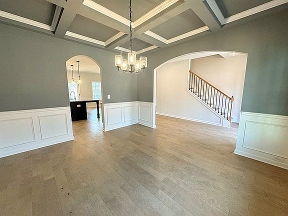 3rd image of 292 Lee Road 155
