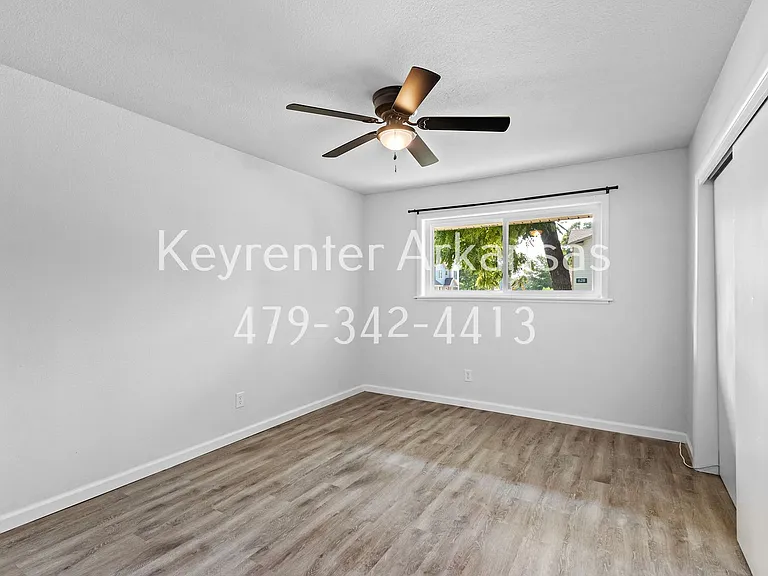 N College Duplex — Photo 14