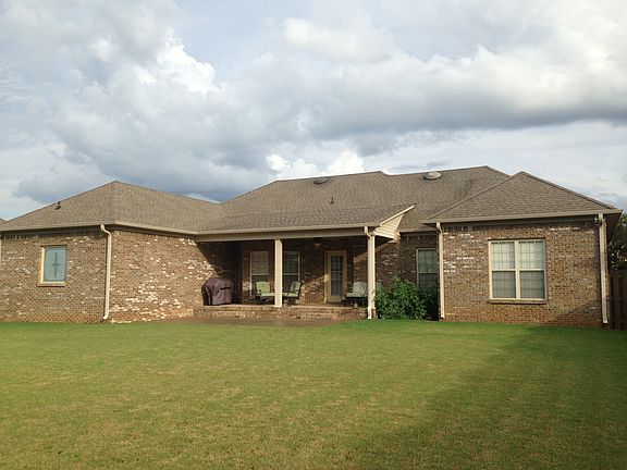 Back of house/Spacious yard