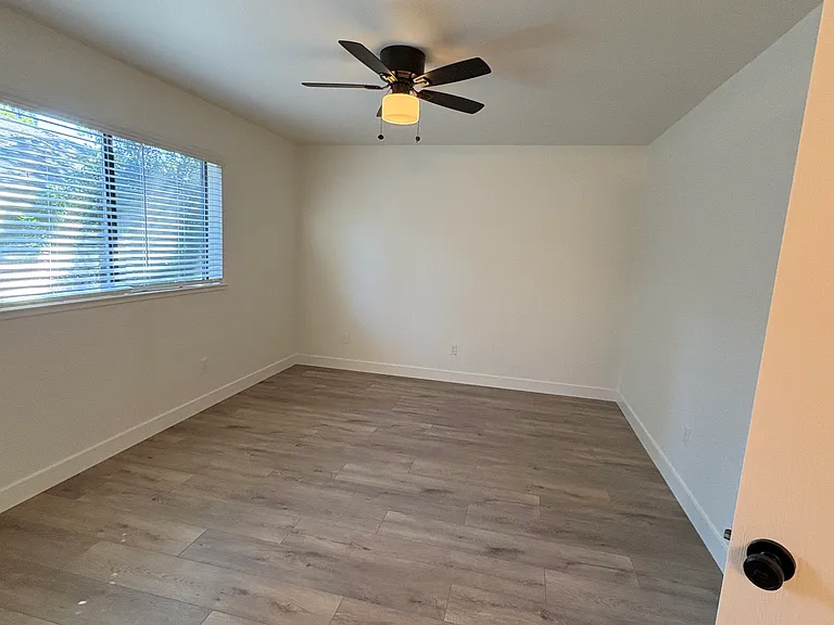 Cambridge Oaks Apartments — Photo 10