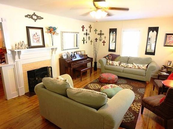 Living rm with fireplace