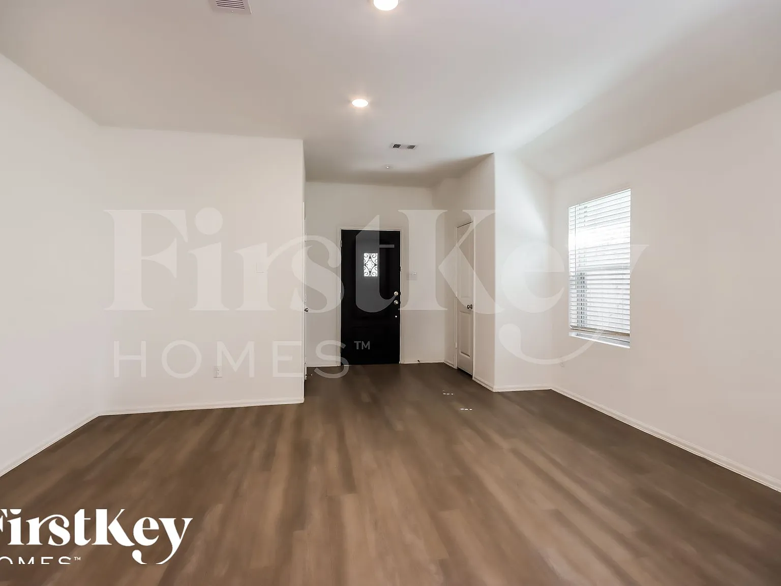 3 bed, 2.0 bath, 1494 sqft, $1,960 — Photo 4