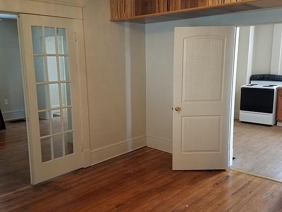 3rd image of 2423 Hanover Ave NW