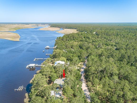 4th image of 50 River Dr