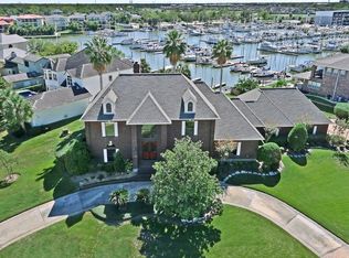 2207 Twin Oaks Blvd, Kemah, TX 77565