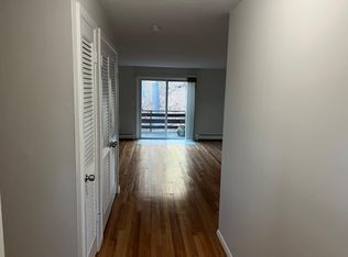 105 Sycamore Ln #B, Manchester, CT 06040