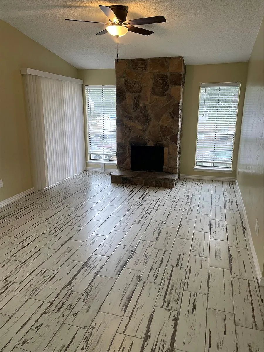 Building Photo - 17331 Red Oak Dr #34