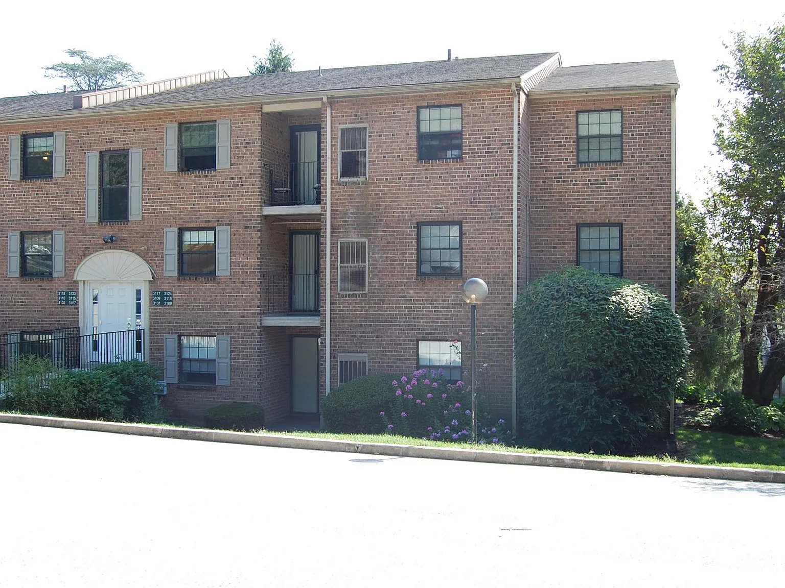 3101 Valley Dr — Photo 1